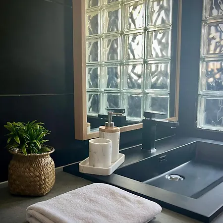 Alexander With Parking And Terrace