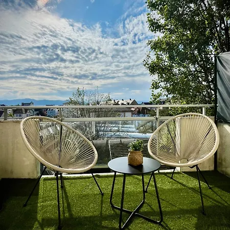 Alexander With Parking And Terrace